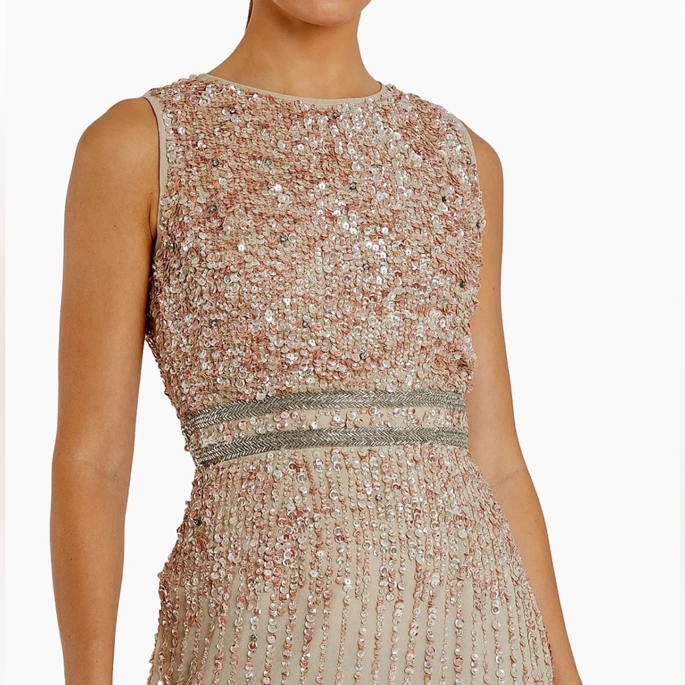 Mac Duggal
Sequin Sheath Dress size 2 New with tags in blush $298